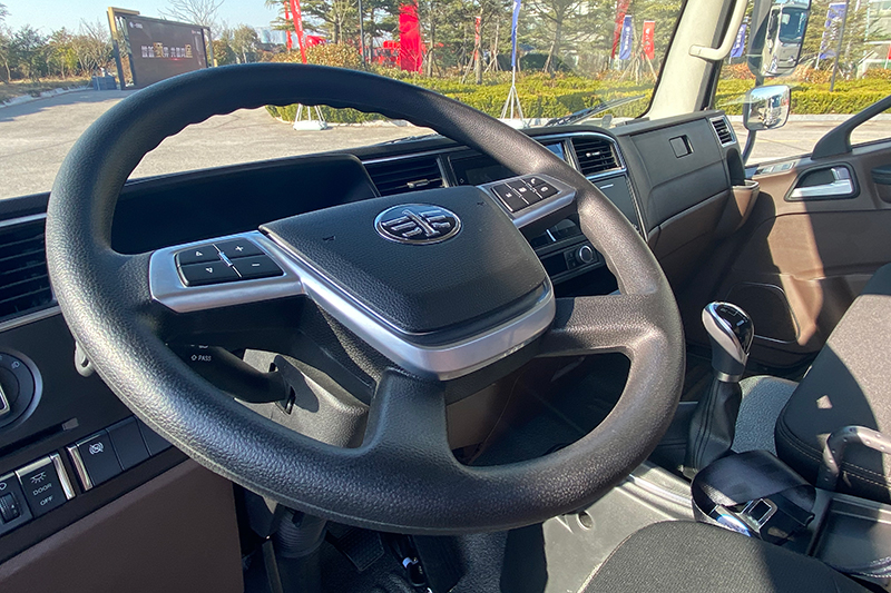 一汽解放輕卡 領(lǐng)途-ISF2.8 148馬力 4×2 國(guó)五 單排 欄板載貨車(chē)