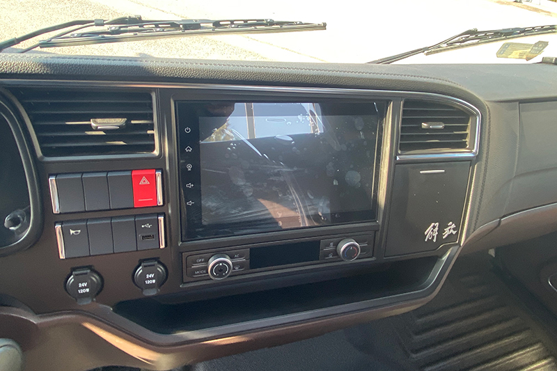 一汽解放輕卡 領(lǐng)途-ISF2.8 148馬力 4×2 國(guó)五 單排 欄板載貨車(chē)