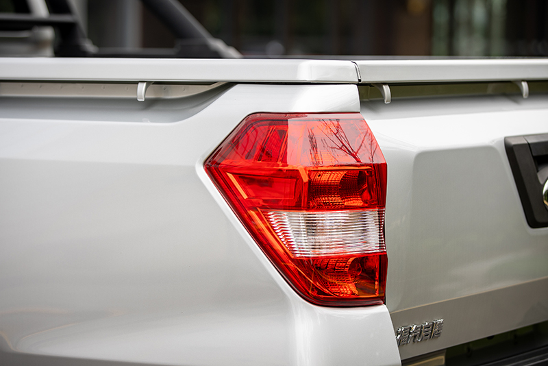 新龍馬汽車 龍7 162馬力 4×2 國(guó)六 雙排載貨車 精英版（FJ1030BEE1）