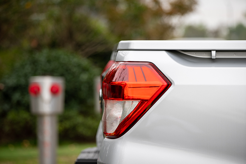 新龍馬汽車 龍7 162馬力 4×2 國(guó)六 雙排載貨車 精英版（FJ1030BEE1）