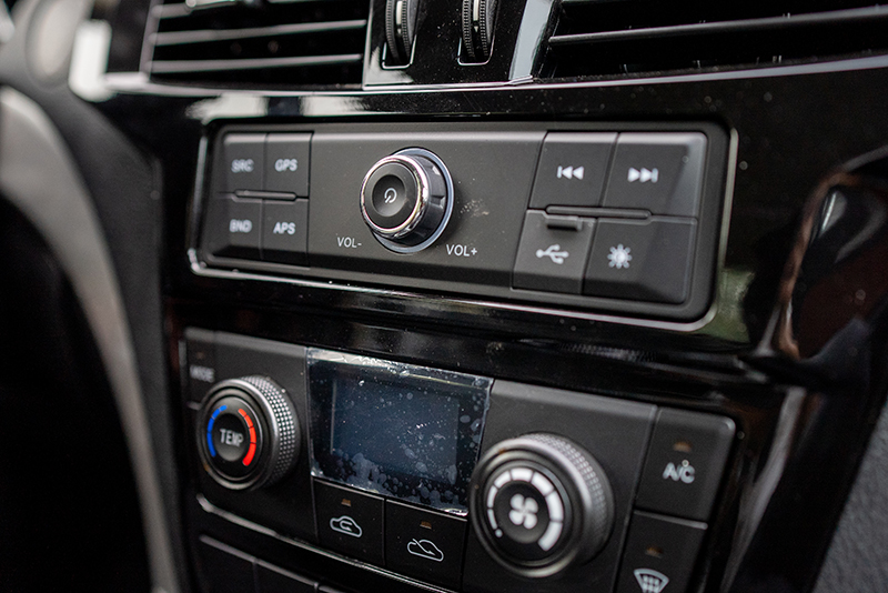 新龍馬汽車 龍7 162馬力 4×2 國(guó)六 雙排載貨車 精英版（FJ1030BEE1）