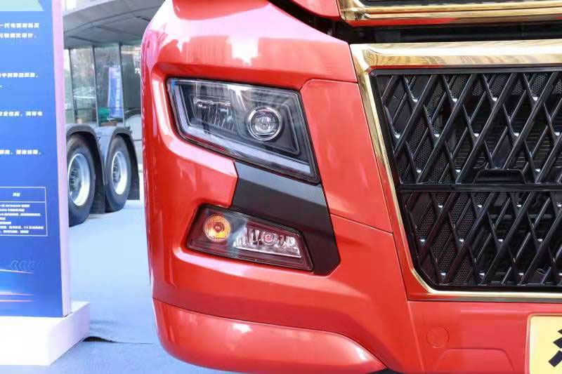 中國重汽 汕德卡SITRAK C9H重卡 奢華版 570馬力 6X4 國六 AMT自動(dòng)擋牽引車(帶液緩)(ZZ4256W324HF1H)