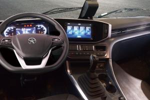 大運(yùn)重卡 V7 1350L氣瓶 460馬力 6X4 國(guó)六 LNG牽引車(CGC4251N6ECBA)