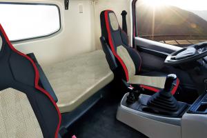 大運(yùn)重卡 V7 1350L氣瓶 460馬力 6X4 國(guó)六 LNG牽引車(CGC4251N6ECBA)