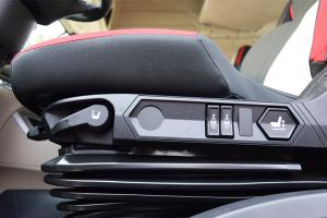 大運(yùn)重卡 V7 1350L氣瓶 460馬力 6X4 國(guó)六 LNG牽引車(CGC4251N6ECBA)