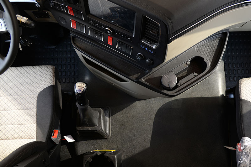 大運(yùn)重卡 N9H基本款 510馬力 6×4 國(guó)六 牽引車（CGC4250D6FCCH）