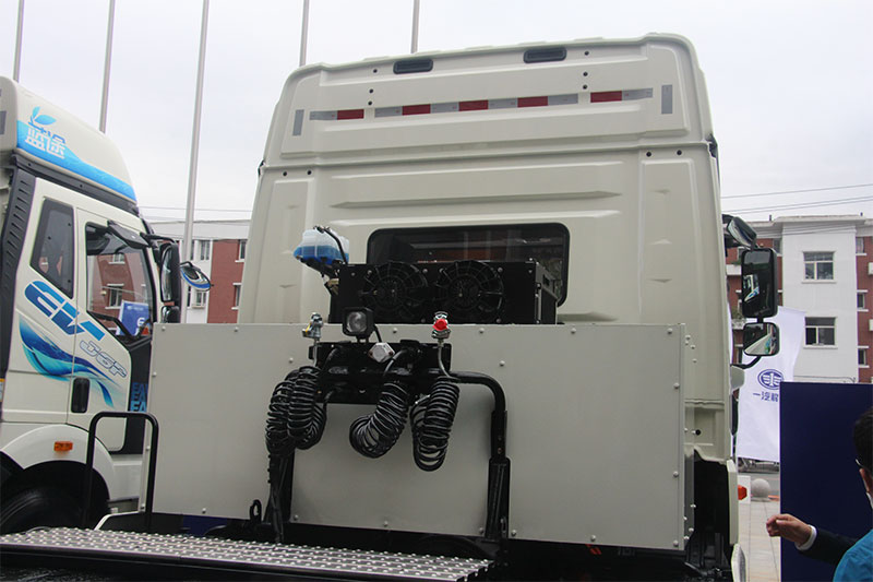 一汽解放青汽 JH6 423kWh 6×4 純電動(dòng)牽引車