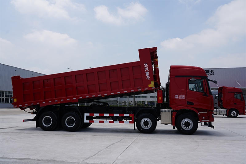 北汽重卡 追夢(mèng) 440馬力 8×4 國(guó)六 8.4米 砂石料自卸車（BJ3310D6DP-03）