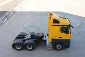 梅賽德斯-奔馳 Actros C 520馬力 6×4 國(guó)六 危化品運(yùn)輸牽引車