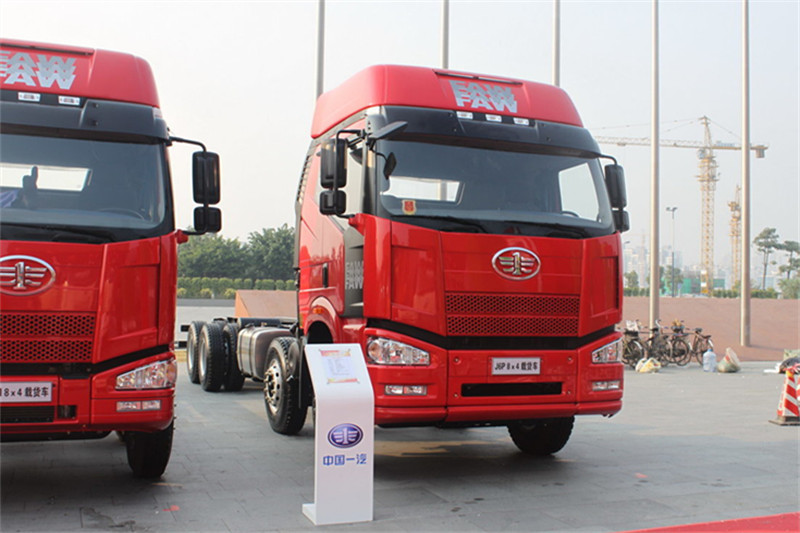 一汽解放 J6P重卡 領(lǐng)航版 420馬力 8X4 9.4米 國(guó)四欄板載貨車(chē)(CA1310P66K24L7T4E4)