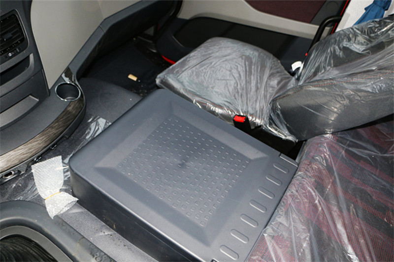 一汽解放 J6P重卡 復合型 420馬力 8X4 9.5米 國五廂式載貨車(CA5310XXYP66K2L7T4E5)