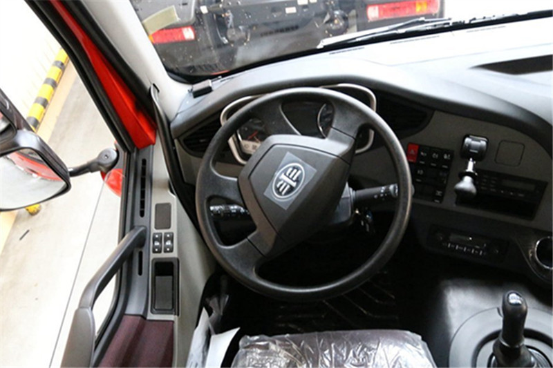 一汽解放 J6P重卡 復(fù)合型 420馬力 8X4 9.5米 國五倉柵式載貨車(CA5310CCYP66K2L7T4E5)