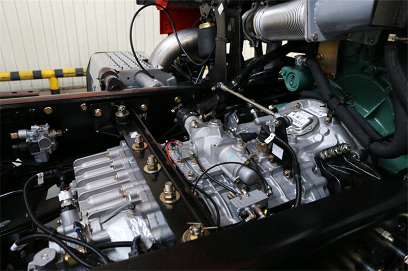 一汽解放 J6P重卡 復(fù)合型 420馬力 8X4 9.5米 國五倉柵式載貨車(CA5310CCYP66K2L7T4E5)