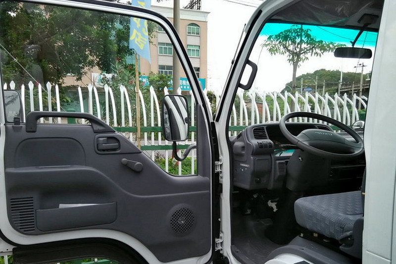 慶鈴 五十鈴100P 98馬力 2.2米 國(guó)四 雙排廂式輕卡(QL5040XXY3EWR2)