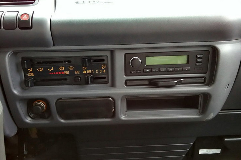 慶鈴 五十鈴100P 98馬力 2.2米 國(guó)四 雙排廂式輕卡(QL5040XXY3EWR2)