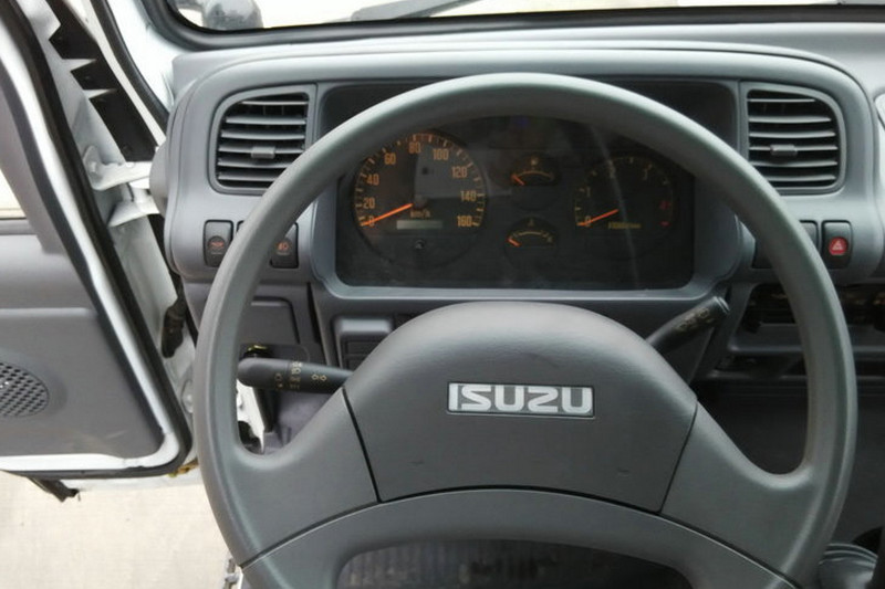 慶鈴 五十鈴100P 98馬力 2.2米 國(guó)四 雙排廂式輕卡(QL5040XXY3EWR2)