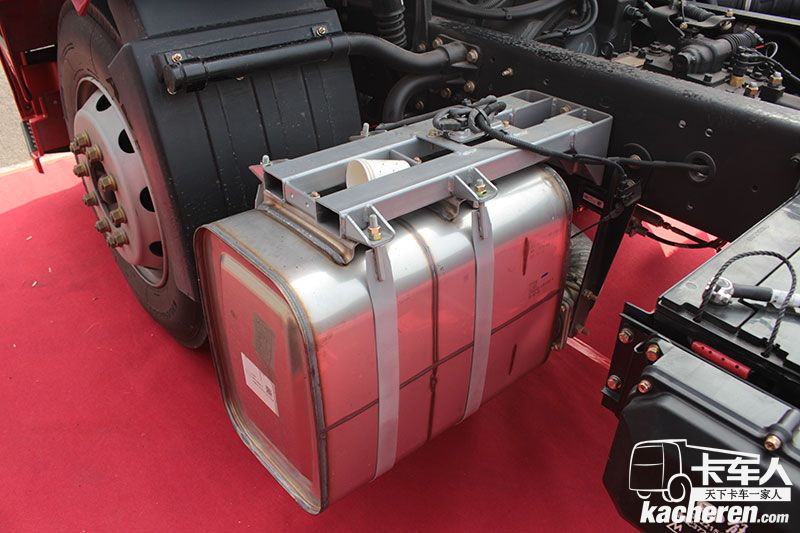 一汽解放 J6L中卡 220馬力 4×2 載貨車 質(zhì)惠版