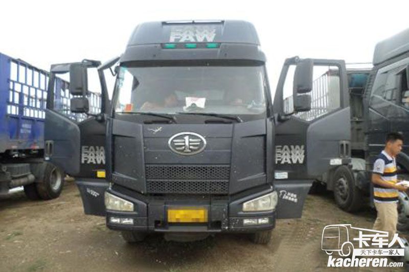 一汽解放 J6P重卡 2013款 370馬力 8X4 9.5米 國(guó)四欄板載貨車(CA1310P66K24L7T4E4)