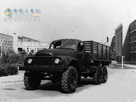 在解放CA10基礎(chǔ)上改的第一輛解放軍用越野車
