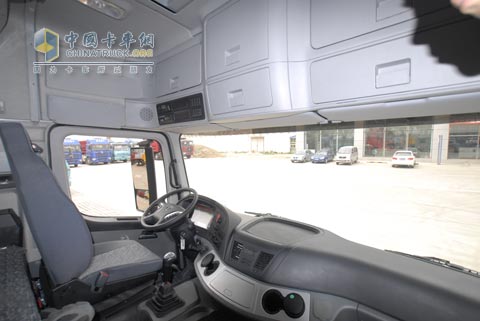 北奔重卡V3駕駛室內(nèi)飾