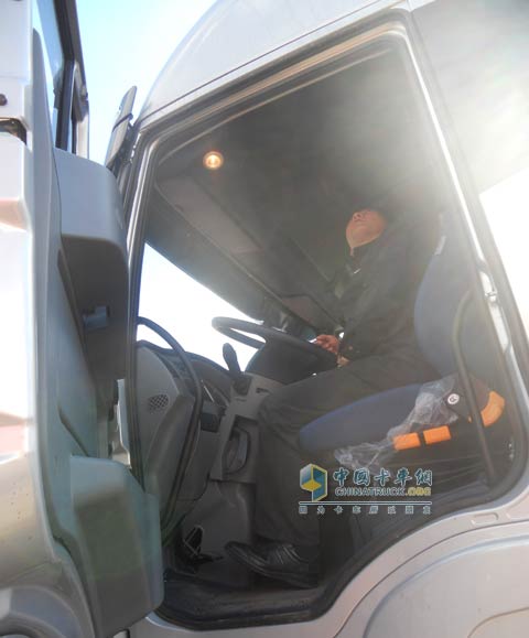 宣化鋼鐵集團(tuán)運(yùn)輸公司副總何建春親自試駕杰獅C100