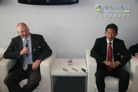 奔馳中國(guó)副總裁羅伯特接受媒體采訪