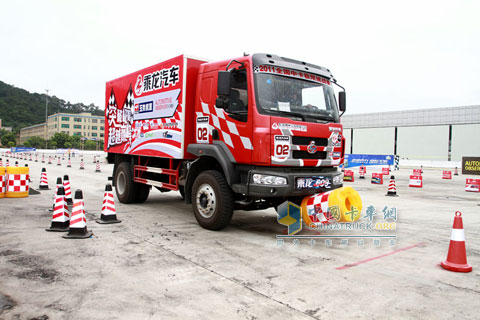 東風(fēng)柳汽乘龍609馳騁在賽道上