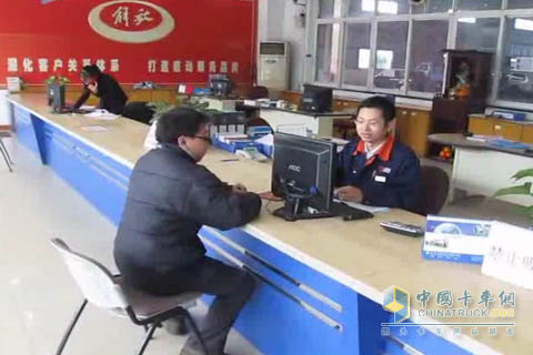 黎世和正在為客戶服務(wù)