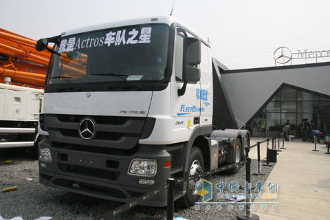 梅塞德斯-奔馳卡車攜新品“車隊之星”亮相北京車展