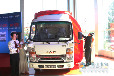 收官之戰(zhàn)新車靚麗揭幕