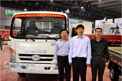 唐駿汽車高端輕卡T3榮獲了"2013年度中卡"榮耀