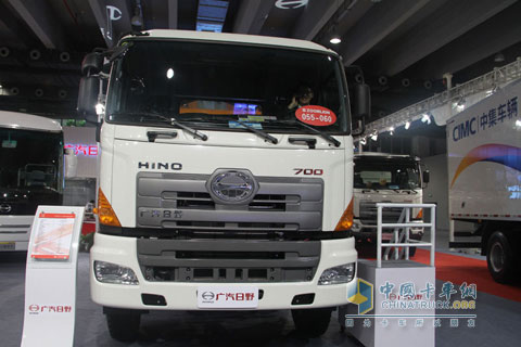 廣汽日野700系列6*4牽引車