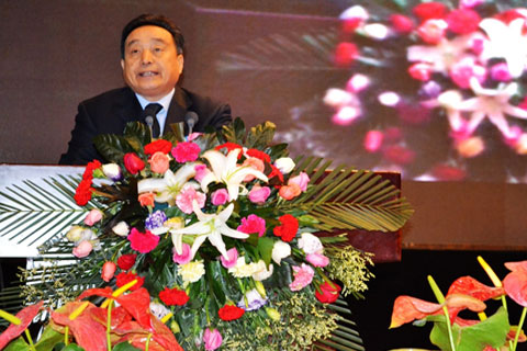 唐駿汽車集團(tuán)董事長(zhǎng)薛興震先生為大會(huì)致辭