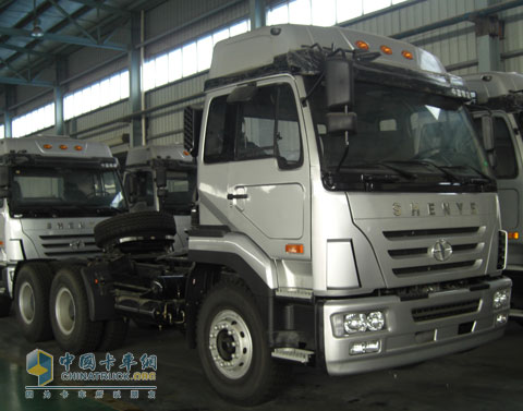 精功庫存牽引車實(shí)拍