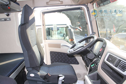 SITRAK重卡舒適寬敞駕駛室